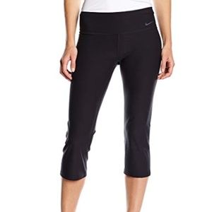 Nike Legend Collection Slim Capri Leggings S